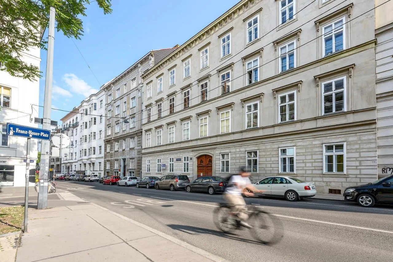 Apartment Spacious Apt In Perfect Location For Family Wien Österreich